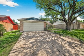 4650 Glenvillage St in Houston, TX - Building Photo - Building Photo