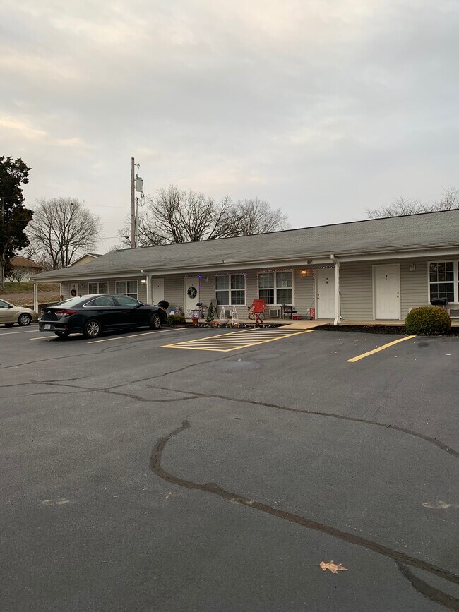 990 S. Lay St. Apartments and Nearby St. Clair Apartments For Rent St