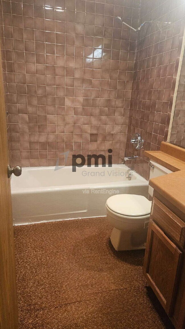 955 4th St in Charleston, IL - Building Photo - Building Photo