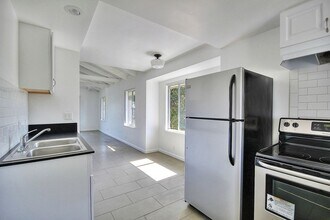 6696 Del Playa Dr in Isla Vista, CA - Building Photo - Building Photo