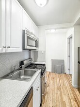 811 9th Ave in New York, NY - Building Photo - Building Photo