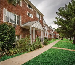 New Paltz Gardens Apartments in New Paltz, NY - Building Photo - Building Photo