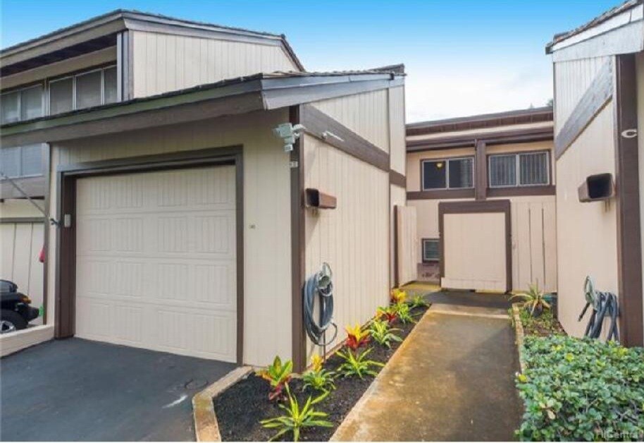 981074-1074 Komo Mai Dr in Aiea, HI - Building Photo