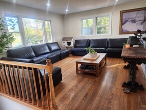 2100 Little Meadow Rd in Guilford, CT - Building Photo - Building Photo