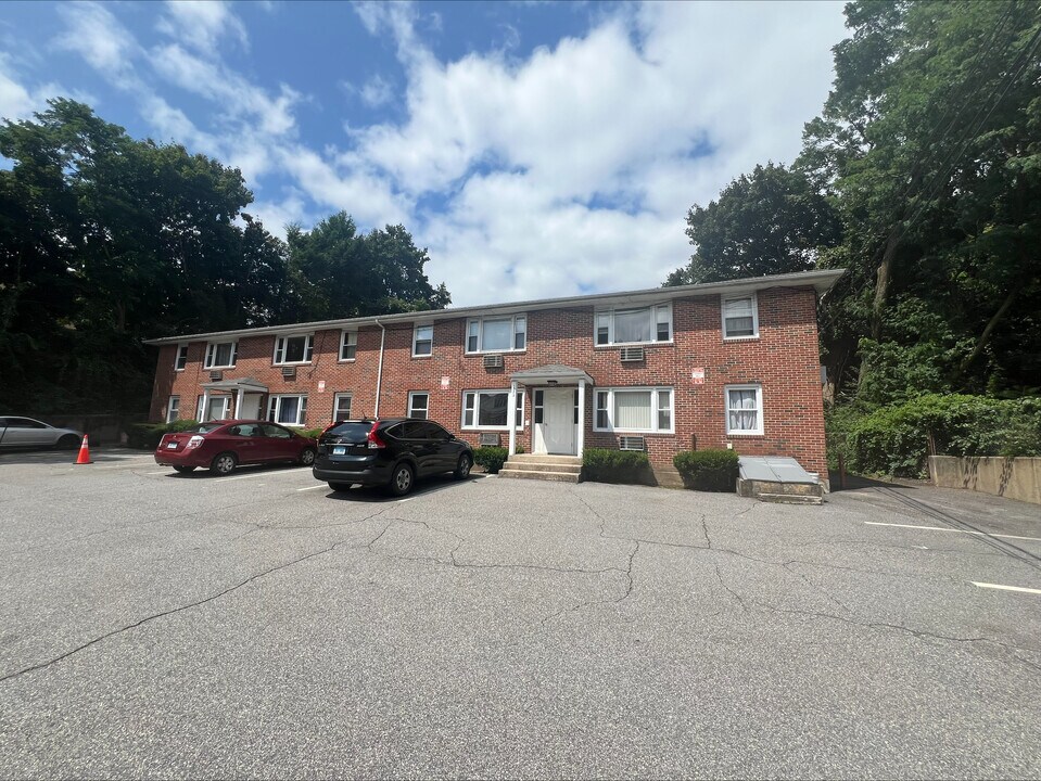 372 Park St, Unit 3 in Bristol, CT - Foto de edificio