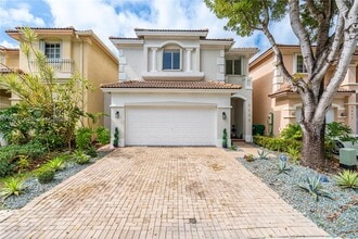 6644 NW 107th Pl in Doral, FL - Building Photo - Building Photo