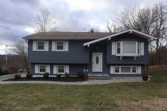 32 Poplar Dr in Monroe, NY - Building Photo - Building Photo