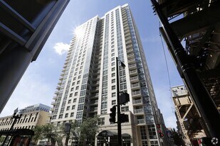 180 N Jefferson St in Chicago, IL - Building Photo