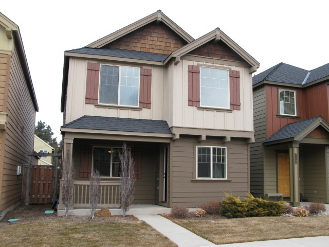 61197 Dayspring Dr in Bend, OR - Building Photo