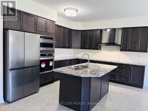 10 Waldron St in Brantford, ON - Building Photo - Building Photo