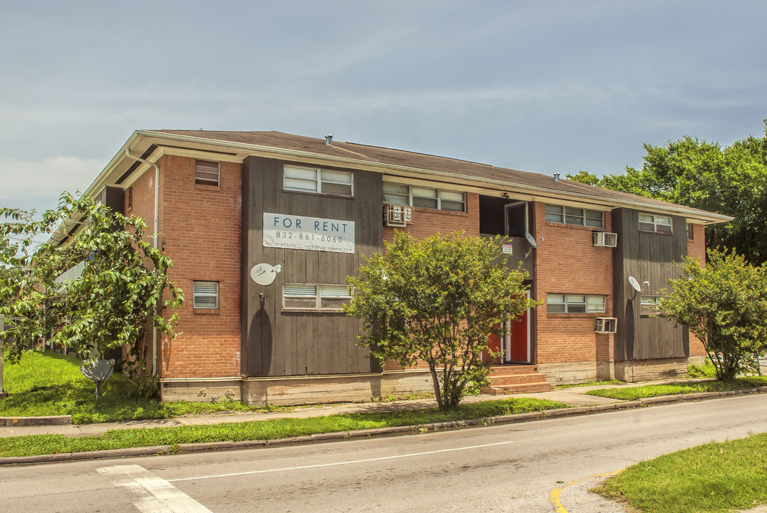 Riveria Apartments in Houston, TX - Building Photo