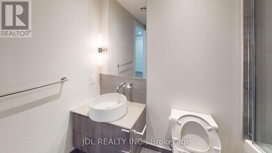 161 Roehampton Ave in Toronto, ON - Building Photo - Building Photo