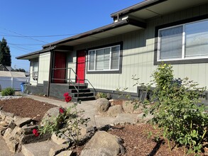 328 19th St in Washougal, WA - Building Photo - Building Photo