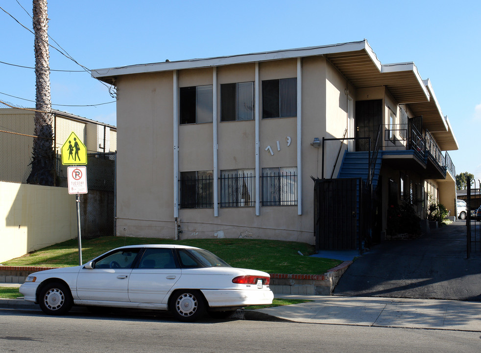 719 W Beach Ave in Inglewood, CA - Foto de edificio