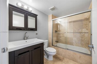 16590 NE 26th Ave in North Miami Beach, FL - Building Photo - Building Photo