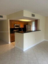 3204 Coral Lake Ln in Coral Springs, FL - Building Photo - Building Photo