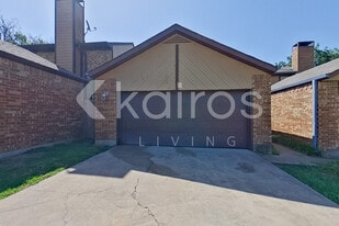 834 Courtenay Pl in Garland, TX - Building Photo