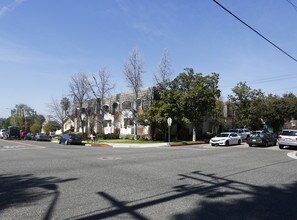 Residential Condominium in Glendale, CA - Building Photo - Building Photo