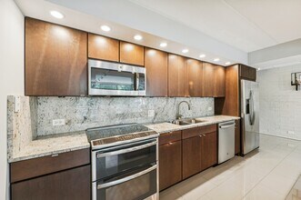 630 Vernon Ave, Unit 10 in Glencoe, IL - Building Photo - Building Photo