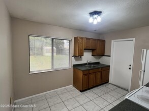 770 Azure Ave NE in Palm Bay, FL - Building Photo - Building Photo