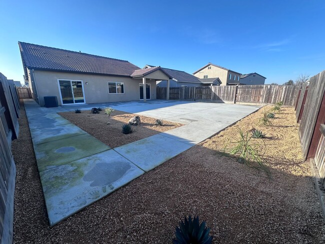 2234 S Oakhurst Ct in Visalia, CA - Building Photo - Building Photo