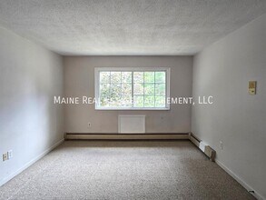 10 Tall Pines Dr in Lewiston, ME - Building Photo - Building Photo