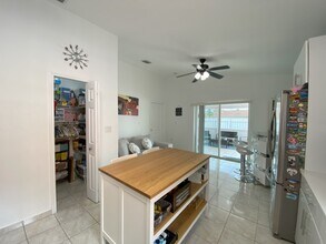 7027 W 33rd Ln in Hialeah, FL - Building Photo - Building Photo