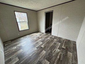1023 E 9th St in Mountain Home, AR - Foto de edificio - Building Photo