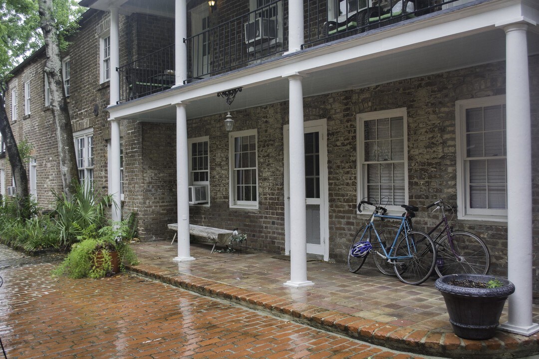 23 Archdale St in Charleston, SC - Building Photo