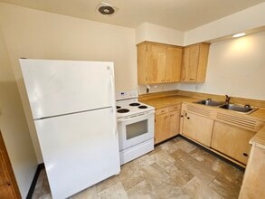927 W Linden St, Unit 927 in Fergus Falls, MN - Building Photo - Building Photo