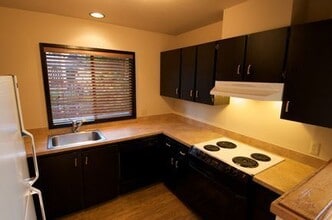 700 NE 42nd St in Seattle, WA - Building Photo - Building Photo