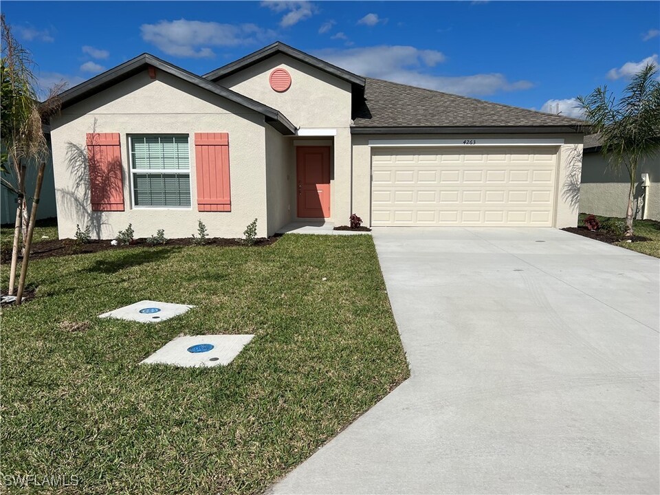 4263 Villa Rapallo Wy in North Fort Myers, FL - Building Photo
