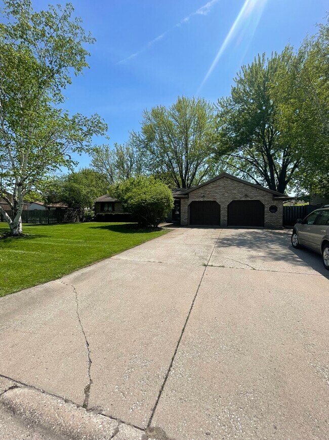 4969 Frontier Ln Rentals in Saginaw, MI