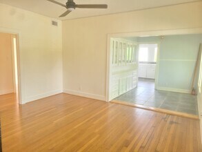 4703 Chenevert St, Unit #2 in Houston, TX - Foto de edificio - Building Photo