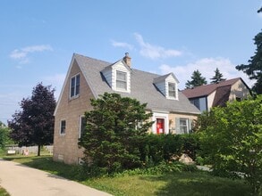 4248 S Pine Ave in Milwaukee, WI - Building Photo - Building Photo