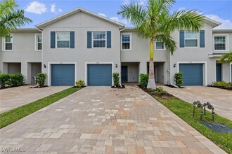 15314 Wildflower Cir in Naples, FL - Foto de edificio - Building Photo