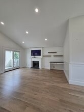 245 Mesa Dr, Unit C in Costa Mesa, CA - Building Photo - Building Photo