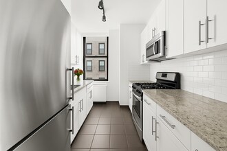 20 John St, Unit 1A in New York, NY - Foto de edificio - Building Photo