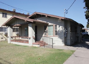 801-807 W 97th St in Los Angeles, CA - Building Photo - Building Photo