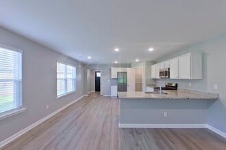 661 June St in Prattville, AL - Foto de edificio - Building Photo