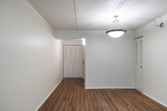The Heights of Southfield in Southfield, MI - Building Photo - Interior Photo
