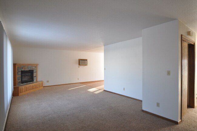 1320 27th Ave S in Moorhead, MN - Building Photo - Building Photo