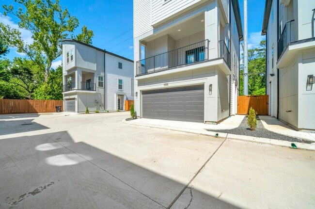 property at 1102 Paul Quinn St