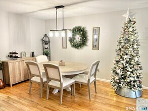 208 Flax Hill Rd in Norwalk, CT - Building Photo - Building Photo