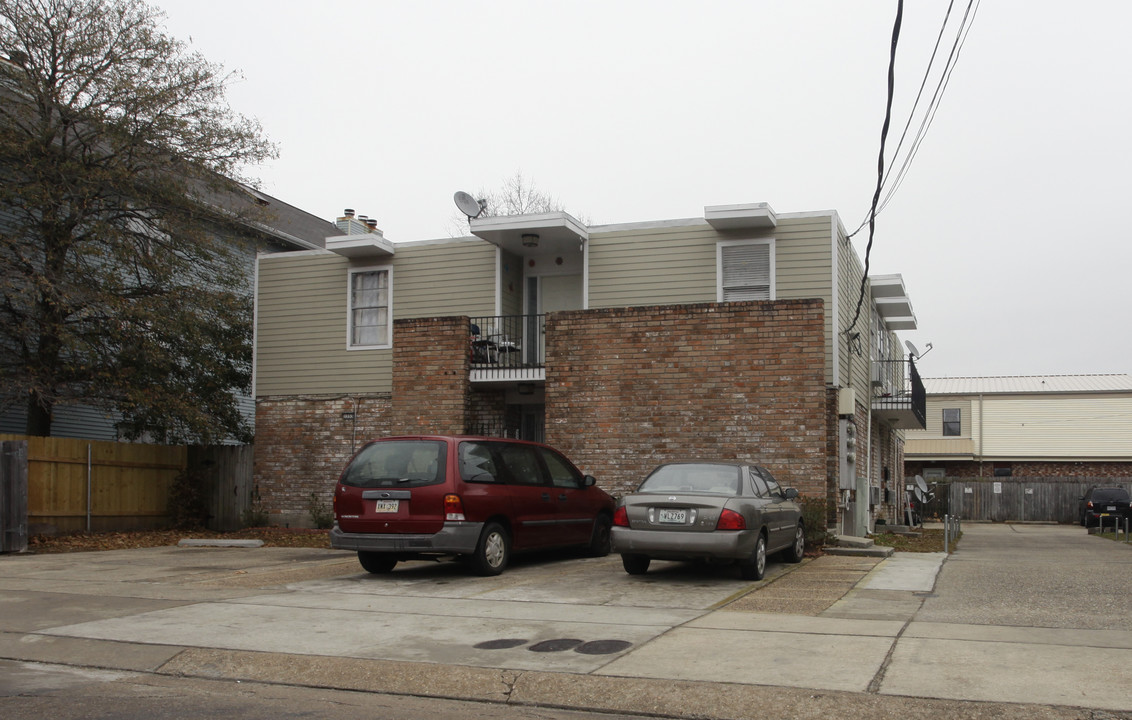 1353 Lake Ave in Metairie, LA - Building Photo