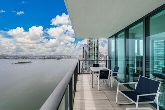 3131 NE 7th Ave, Unit 40001 in Miami, FL - Foto de edificio - Building Photo