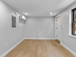 6 Hull St, Unit 1 in Boston, MA - Foto de edificio - Building Photo