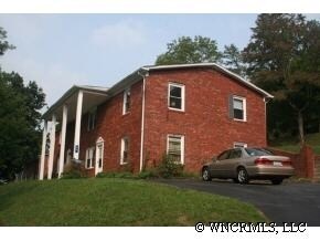 64 Webb Cove Rd, Unit B in Asheville, NC - Foto de edificio - Building Photo