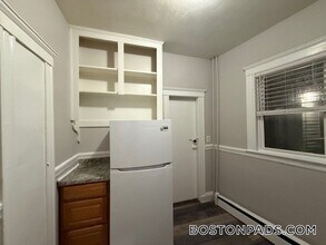 38 Estes St, Unit 4 in Lynn, MA - Building Photo - Building Photo
