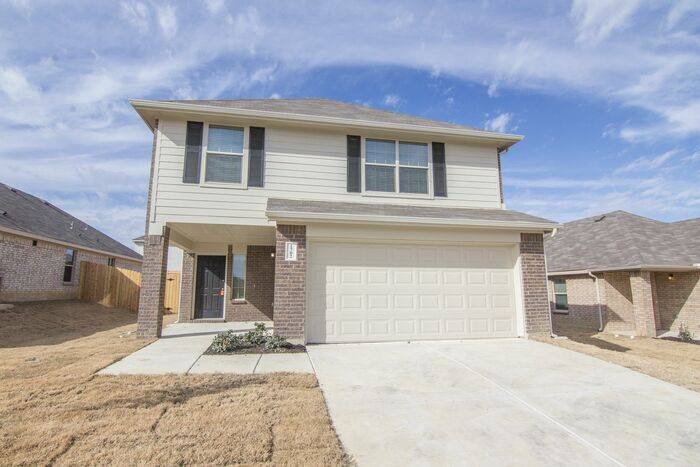 1702 Bobolink in Ennis, TX - Building Photo